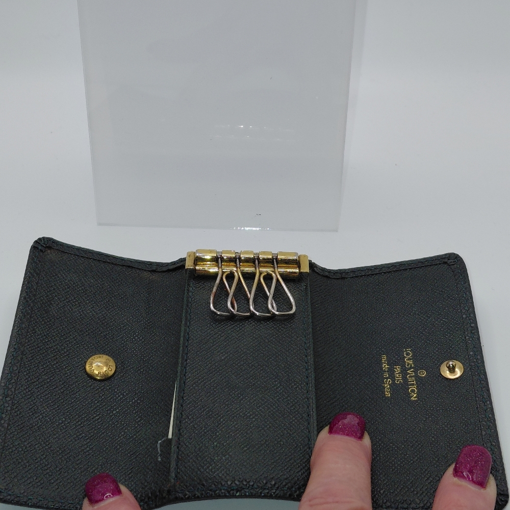 Louis Vuitton 4 Key Holder Green Taiga Leather!  Excellent Condition! - Picture 4 of 7